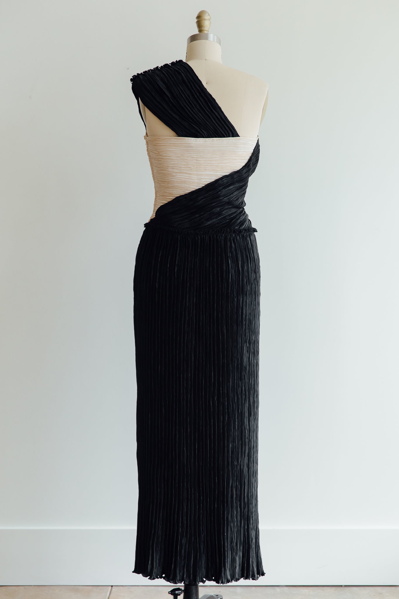 Mary McFadden One-Shoulder Column Gown