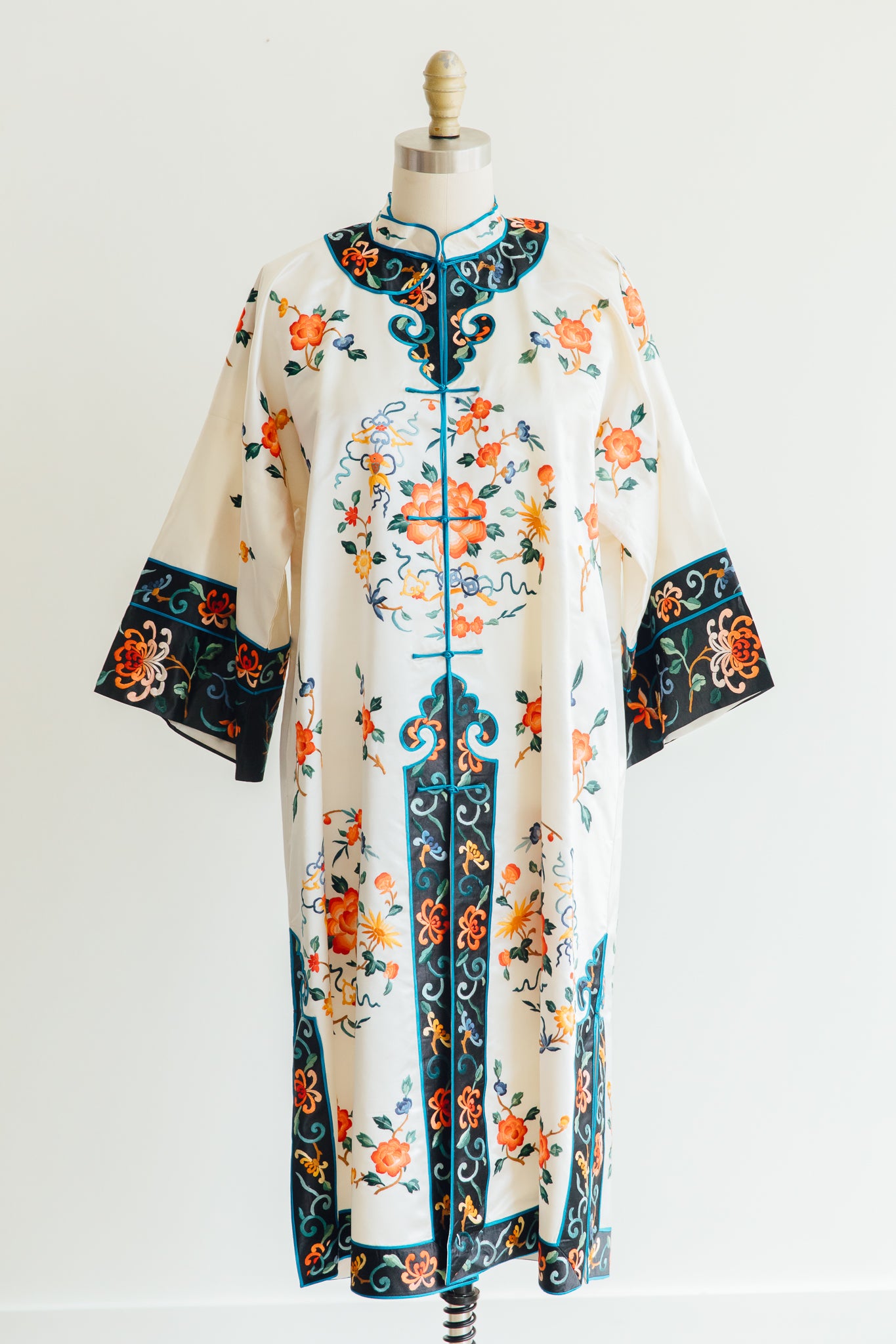 White Silk Cheongsam-Style Embroidered Tunic