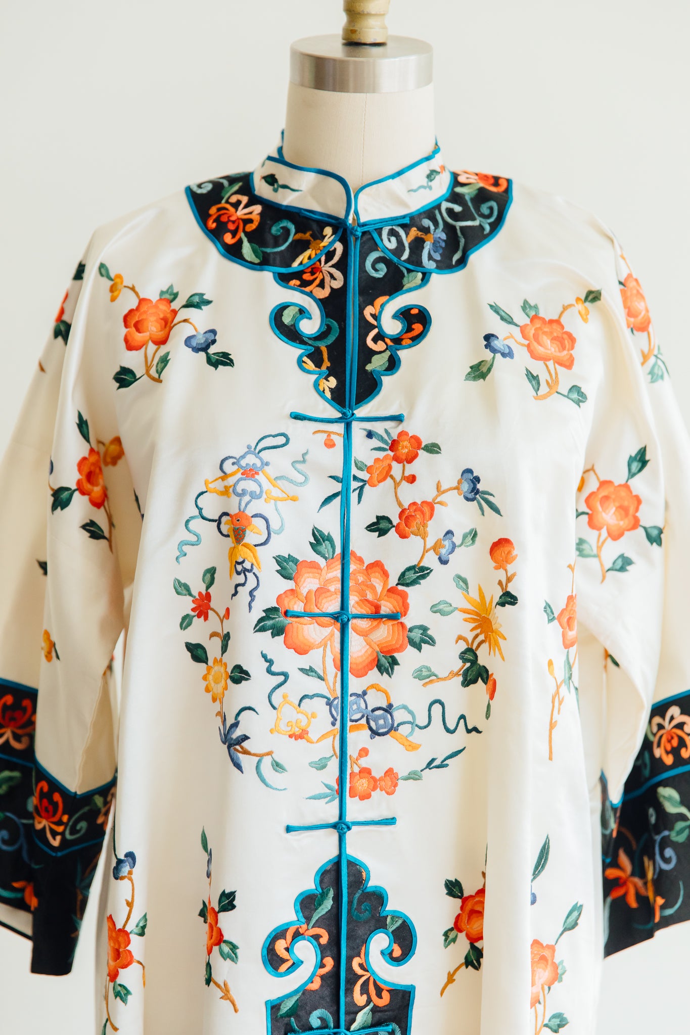 White Silk Cheongsam-Style Embroidered Tunic