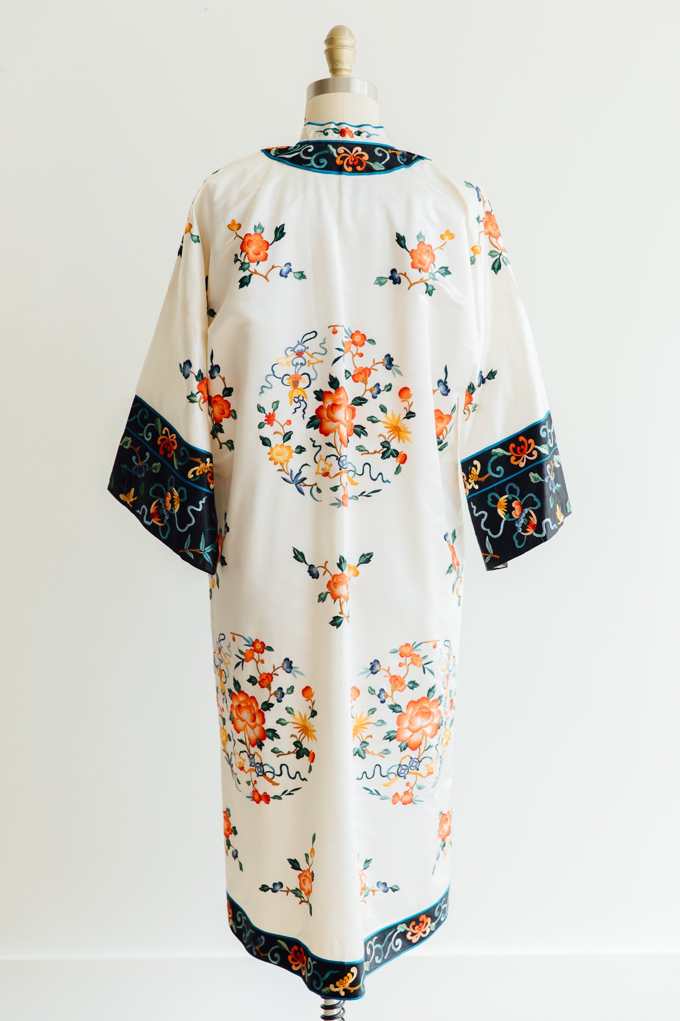 White Silk Cheongsam-Style Embroidered Tunic