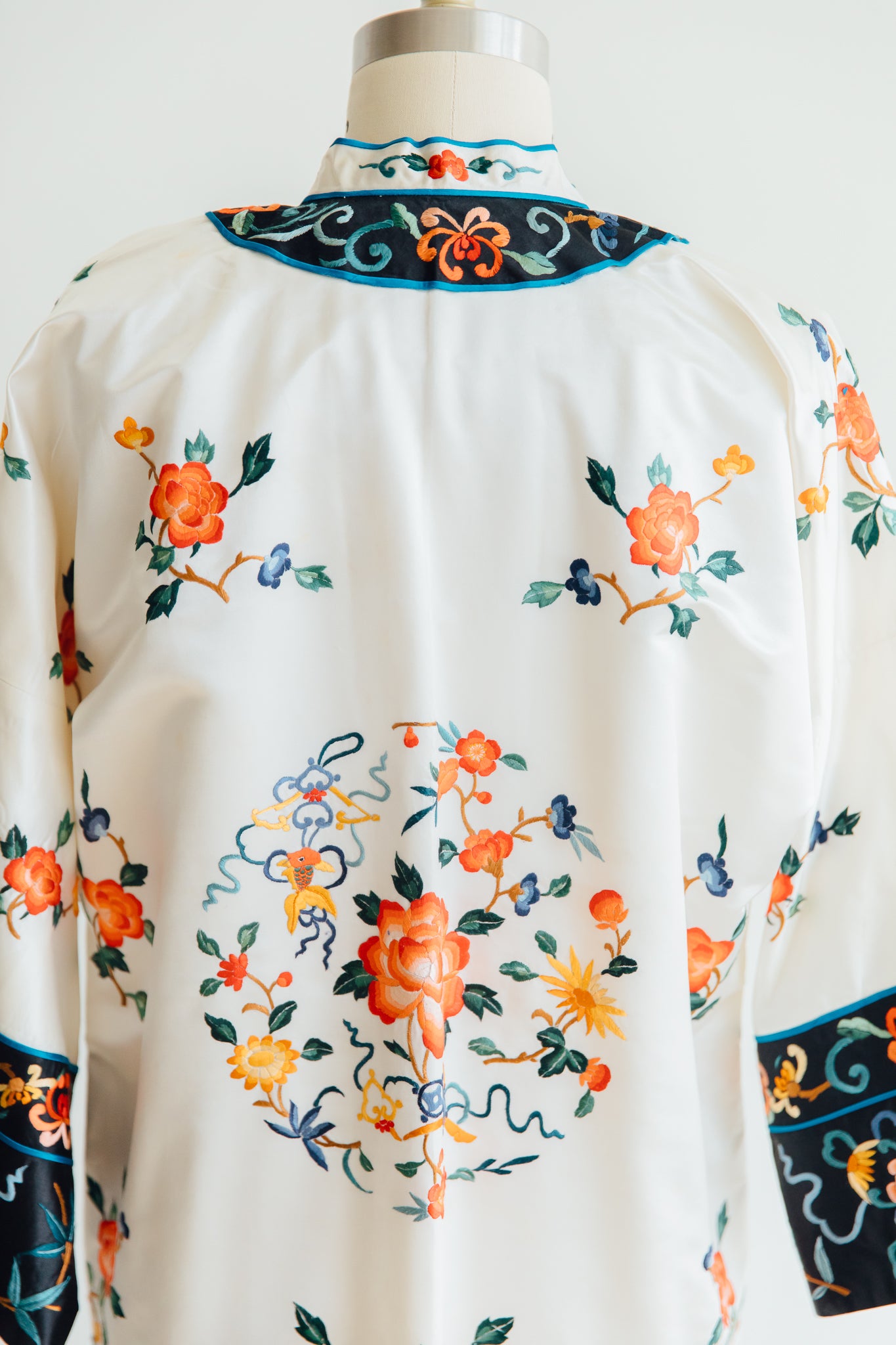 White Silk Cheongsam-Style Embroidered Tunic